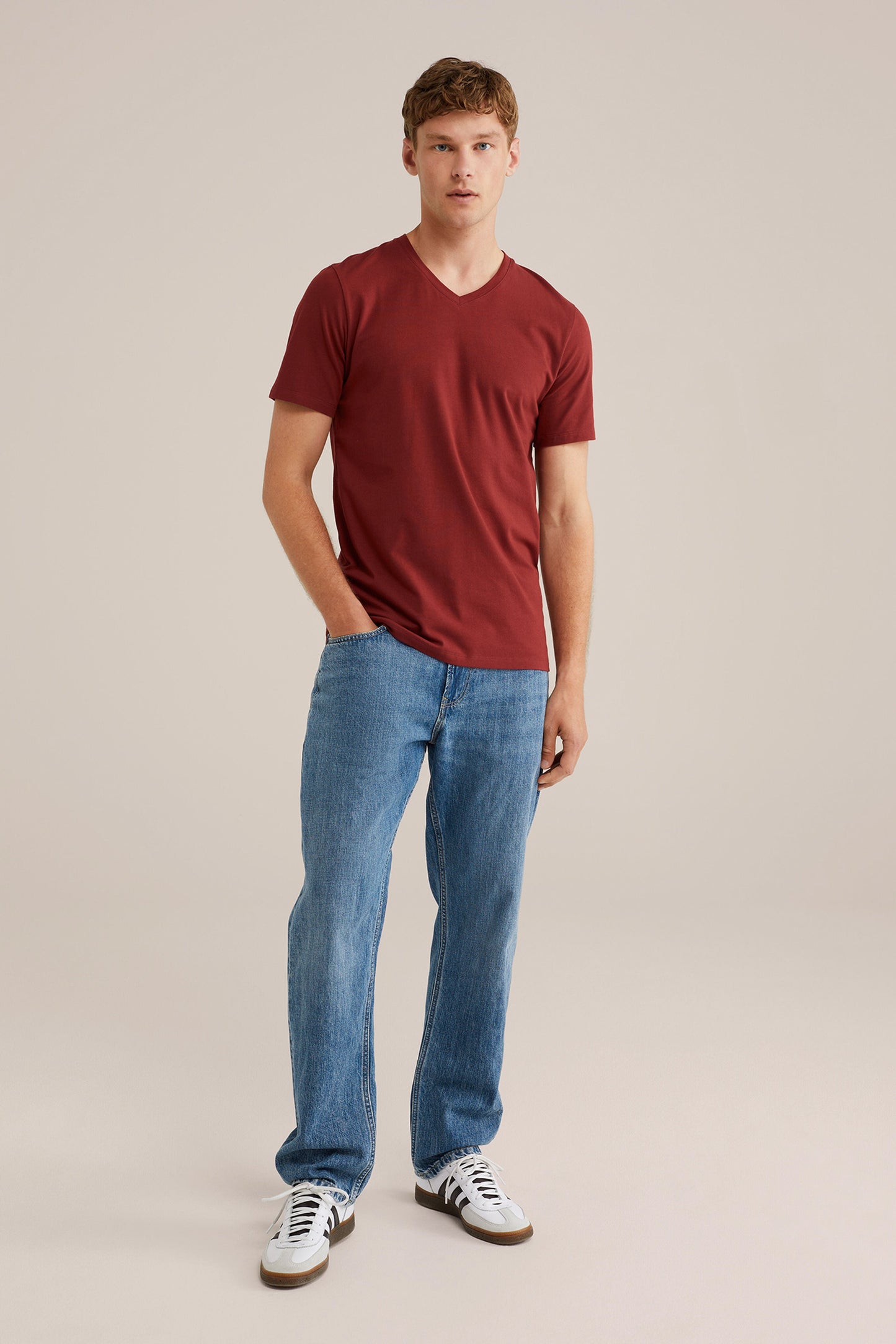 Regular Fit Basic T-Shirt with V-Neck - Red