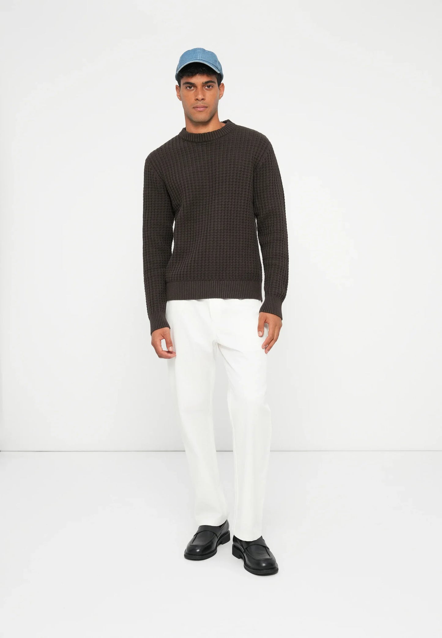 Men's Textured Round Neck Jumper - Brown